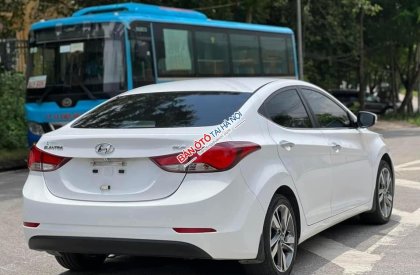 Hyundai Elantra 2015 - Màu trắng