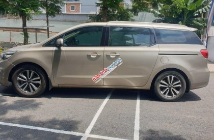 Kia Sedona 2017 - Cần bán lại xe đăng ký 2017 mới 95% giá 879tr