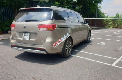 Kia Sedona 2017 - Cần bán lại xe đăng ký 2017 mới 95% giá 879tr