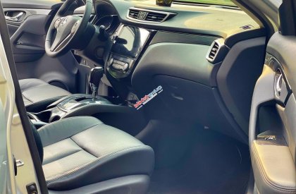 Nissan X trail 2016 - Premium màu bạc , xe nguyên bản, mua xe trong tháng tặng ngay 1 năm chăm sóc, rửa xe miễn phí