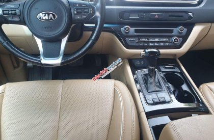 Kia Sedona 2017 - Cần bán lại xe đăng ký 2017 mới 95% giá 879tr