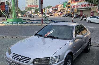 Toyota Camry 2000 - Màu bạc, chính chủ