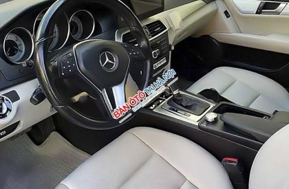 Mercedes-Benz C200 2012 - Xe màu bạc