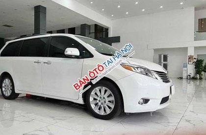 Toyota Sienna 2015 - Cần bán gấp xe màu trắng