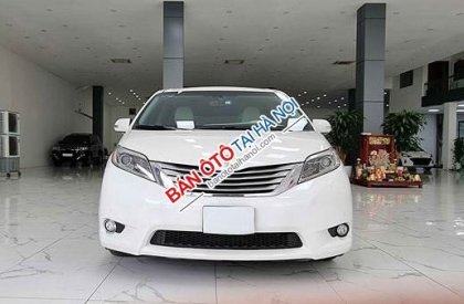 Toyota Sienna 2015 - Cần bán gấp xe màu trắng