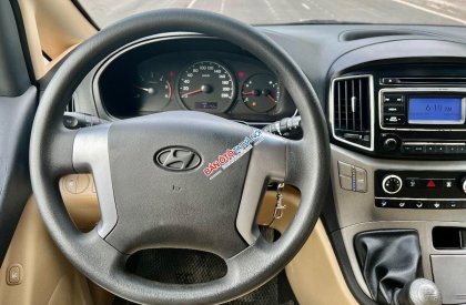 Hyundai Starex 2016 - Màu xám, xe nhập