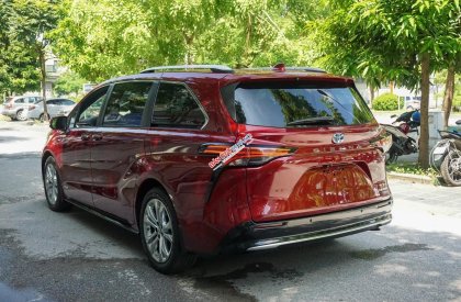 Toyota Sienna 2022 - Xe màu đỏ