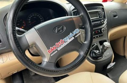 Hyundai Starex 2017 - Màu bạc, 630tr