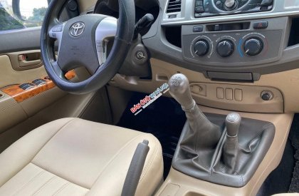 Toyota Hilux 2012 - Màu xám, xe nhập