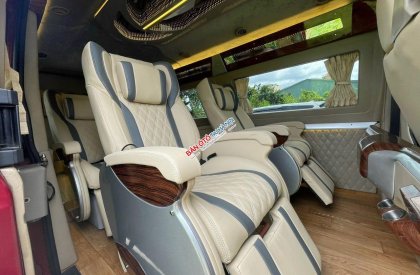 Ford Transit 2018 - Xe limousine đẹp suất sắc
