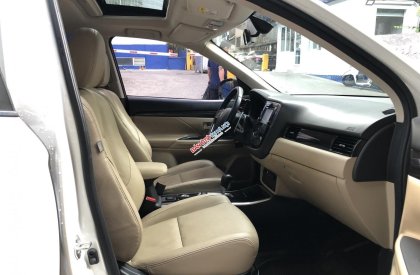Mitsubishi Outlander 2017 - Xe màu trắng, 720tr