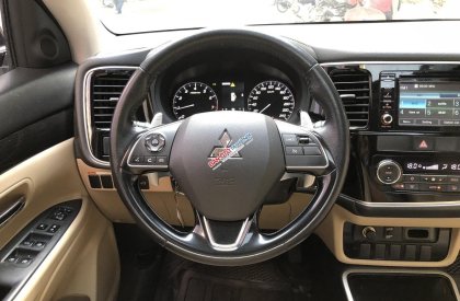 Mitsubishi Outlander 2017 - Xe màu trắng, 720tr