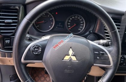 Mitsubishi Outlander 2016 - Xe màu nâu