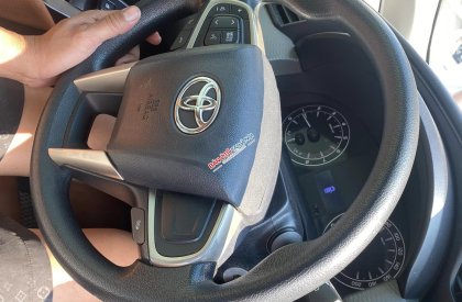 Toyota Innova 2018 - Xe màu xám