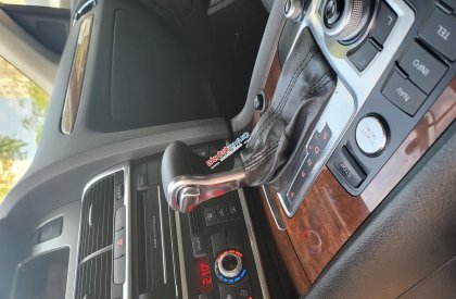 Audi Q7 2012 - màu bạc ,xe vừa được bảo dưỡng lại toàn bộ về chỉ việc đổ xăng đi