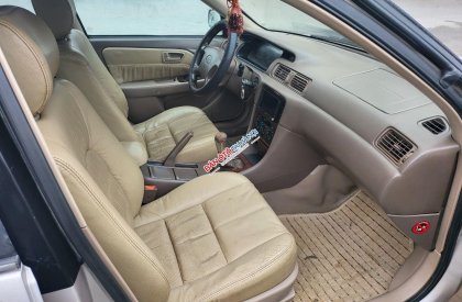 Toyota Camry 2000 - Màu bạc, giá rẻ