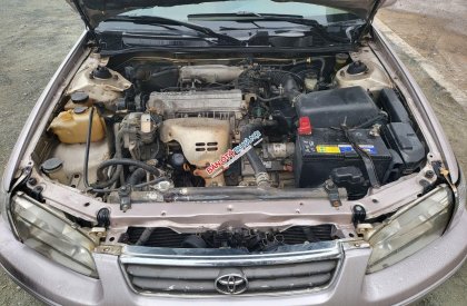 Toyota Camry 2000 - Màu bạc, giá rẻ