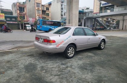 Toyota Camry 2000 - Màu bạc, giá rẻ