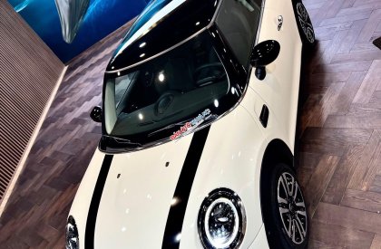 Mini Cooper 2022 - Trắng Ngọc Trinh - Sẵn xe giao ngay về với chủ mới -Xe sang nhập khẩu UK - Hỗ trợ trả góp 80% giá trị xe