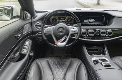 Mercedes-Benz 2020 - Cần bán gấp xe màu trắng