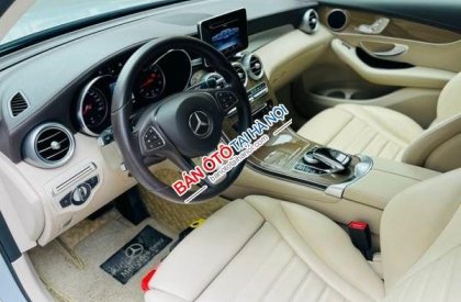 Mercedes-Benz GLC 250 2017 - Màu bạc, nhập khẩu