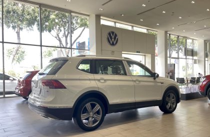 Volkswagen Tiguan Allspace 2022 - Volkswagen Tiguan Luxury S 2022 màu Trắng - Giao ngay, khuyến mãi tháng 11: 50% phí trước bạ và quà tặng