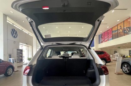 Volkswagen Tiguan Allspace 2022 - Volkswagen Tiguan Luxury S 2022 màu Trắng - Giao ngay, khuyến mãi tháng 11: 50% phí trước bạ và quà tặng