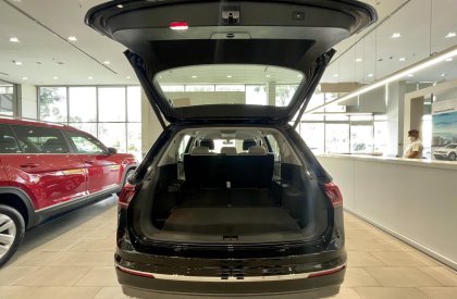 Volkswagen Tiguan Allspace 2022 - Volkswagen Tiguan Luxury S 2022 màu Đen - Giao ngay, khuyến mãi tháng 11: 50% phí trước bạ và quà tặng