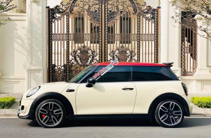 Mini Cooper S 2015 - Màu trắng kem, nội thất nâu, biển Hà Nội