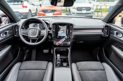Volvo XC40 2022 - Mạnh mẽ, thể thao, cuốn hút