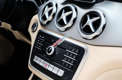 Mercedes-Benz GLA 200 2017 - Đen nội thất kem
