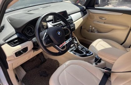 BMW 218i 2015 - Màu trắng, xe gia đình