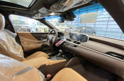 Lexus ES 300 2022 - Sẵn xe giao ngay, bảo hành, bảo dưỡng xe miễn phí trong 3 năm