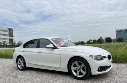 BMW 320i 2018 - Xe màu trắng