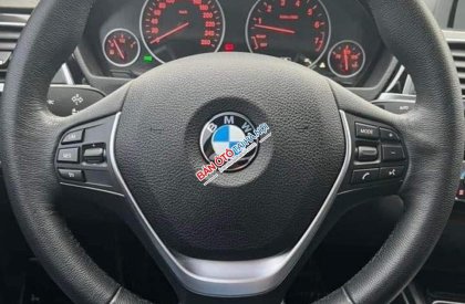 BMW 320i 2018 - Xe màu trắng
