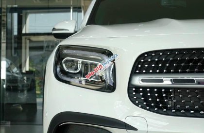 Mercedes-Benz GLB 200 2022 - Màu trắng, giao ngay