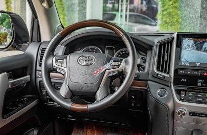 Toyota Land Cruiser 2018 - Phiên bản nhập Trung Đông, full kịch option