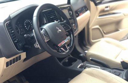 Mitsubishi Outlander 2016 - Xe 5 chỗ ngồi