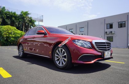 Mercedes-Benz E200 2019 - Màu đỏ - Nội thất đen. Mới lăn bánh 39900km