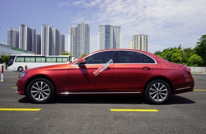 Mercedes-Benz E200 2019 - Màu đỏ - Nội thất đen. Mới lăn bánh 39900km