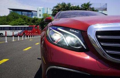 Mercedes-Benz E200 2019 - Màu đỏ - Nội thất đen. Mới lăn bánh 39900km