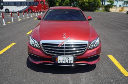 Mercedes-Benz E200 2019 - Màu đỏ - Nội thất đen. Mới lăn bánh 39900km