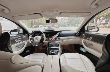 Mercedes-Benz E200 2017 - Màu trắng nội thất kem rất mới