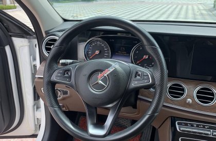 Mercedes-Benz E200 2016 - Xe màu trắng