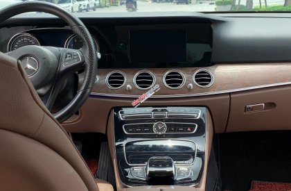 Mercedes-Benz E200 2016 - Xe màu trắng