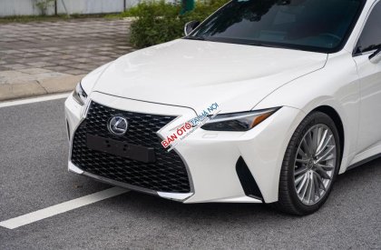 Lexus IS 300 2021 - Màu trắng, xe nhập