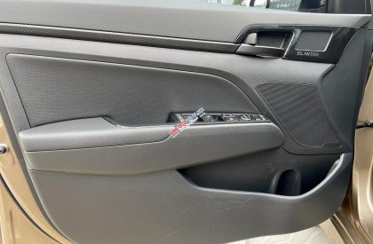 Hyundai Elantra 2019 - Vàng cát