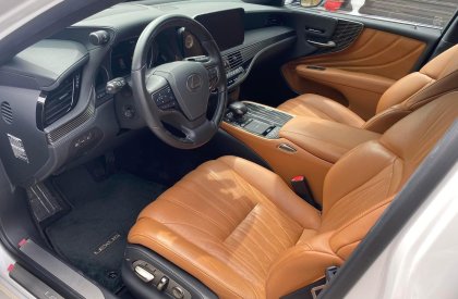 Lexus LS 500 H 2021 - Em bán  Lexus LS500H sản xuất năm 2021, màu trắng, nhập khẩu chính hãng, đẹp như xe mới 