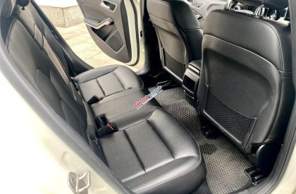 Mercedes-Benz GLA 200 2015 - Màu trắng nhỏ gọn, giá rẻ