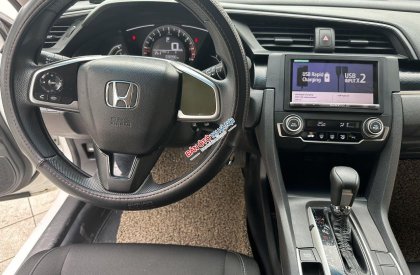 Honda Civic 2019 - Màu trắng, giá 610tr